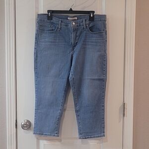 Levi's Capri Jeans